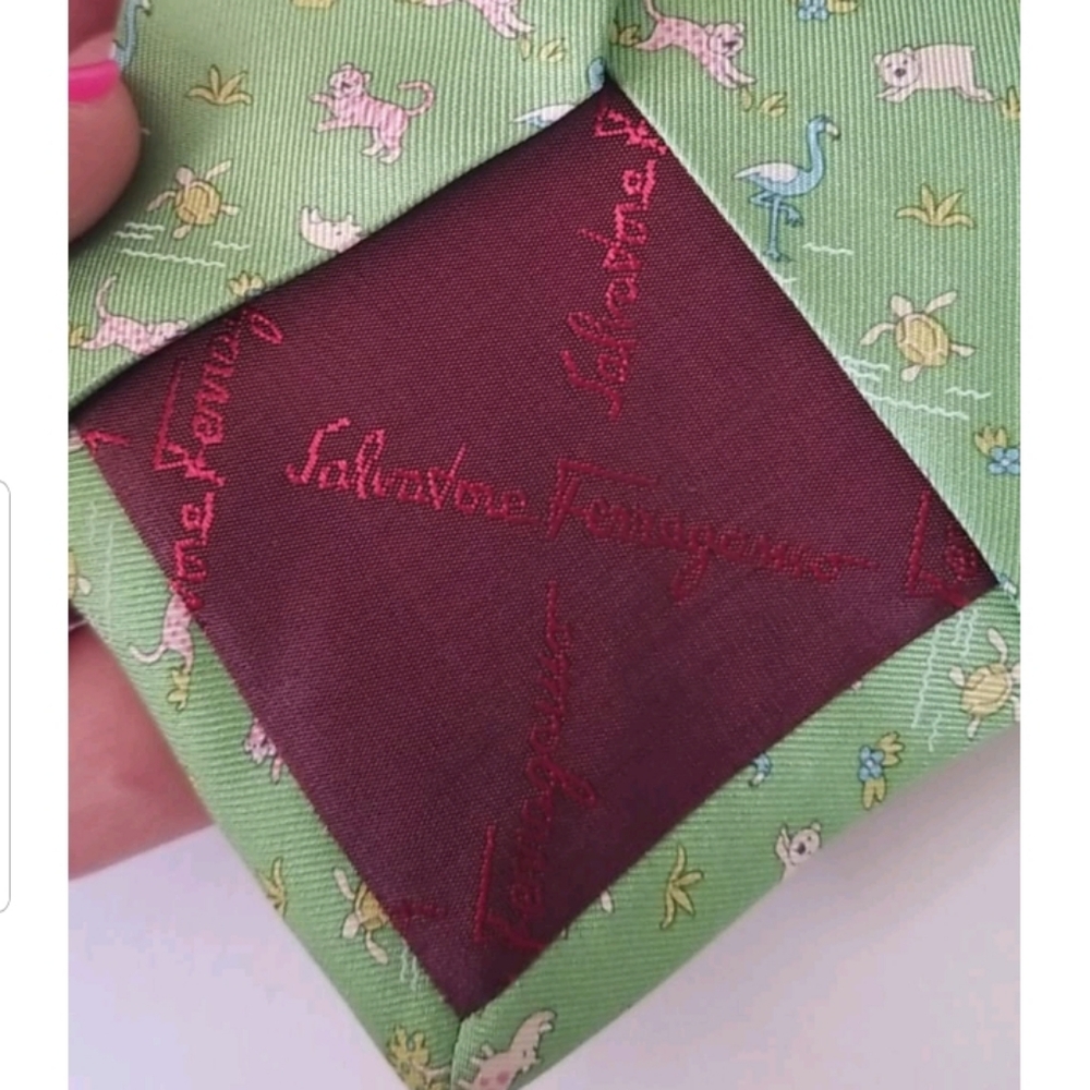 Salvatore Ferragamo Tie NWOT - Picture 5 of 5